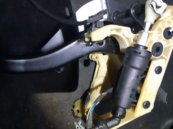 BMW 5 6 Series E60 E61 E63 E64 LCI Pedal Assembly With Brake 6761034