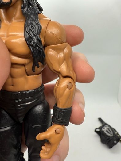 wwe elite series 35 Roman Reigns action figure