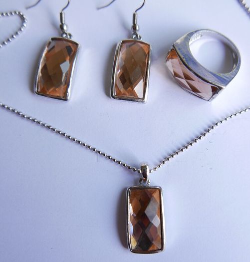 18K Gold Plated Jewellery Set - Necklace, Earrings and Ring