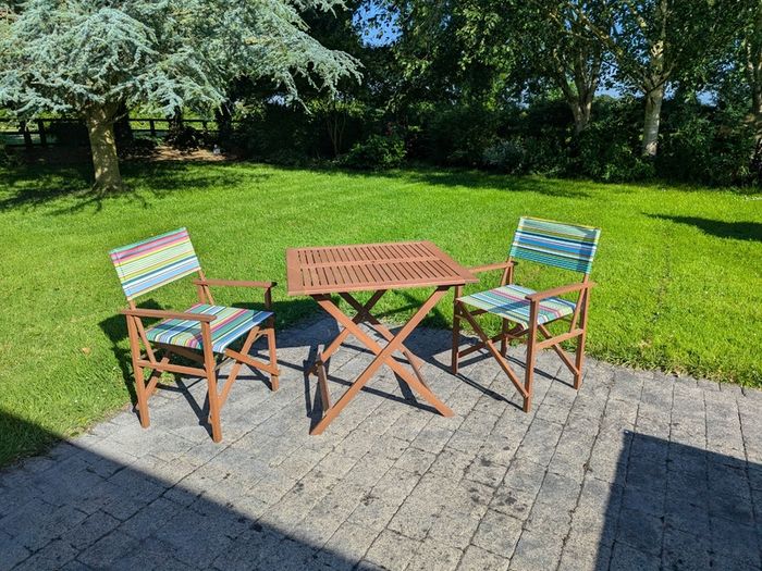 Outdoor table and chairs