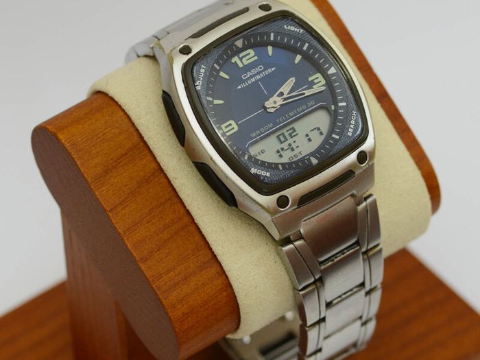 Casio Illuminator 2747 AW-81 Quartz Watch