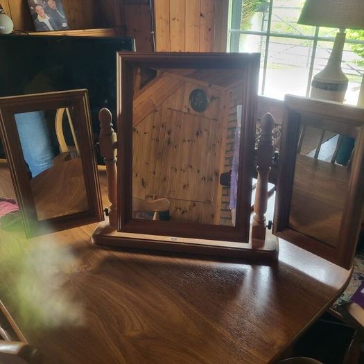 Dressing table/ Vanity mirror