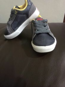 Levi's Shoes, size EI-19, UK-3