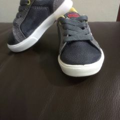 Levi's Shoes, size EI-19, UK-3