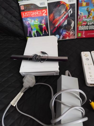 Wii bundle with 6 games