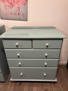 Chest of drawers