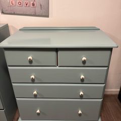 Chest of drawers