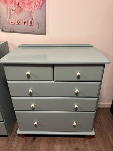 Chest of drawers