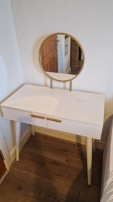 Vanity desk with mirror