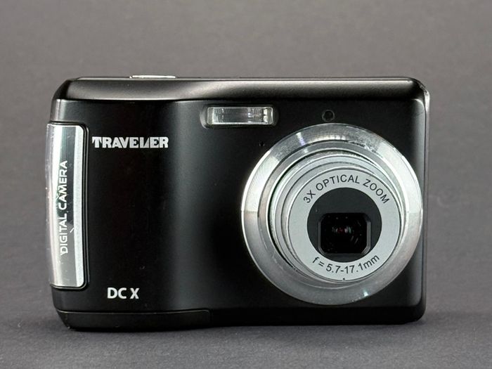 Traveller DC X digital camera