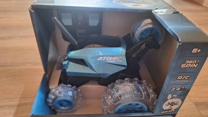 Toy stunt car