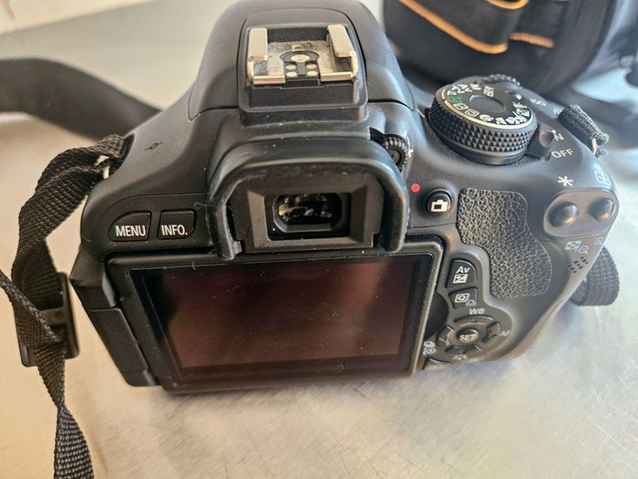Canon EOS 600D + 18-55mm Lens + 32GB Card + Bag