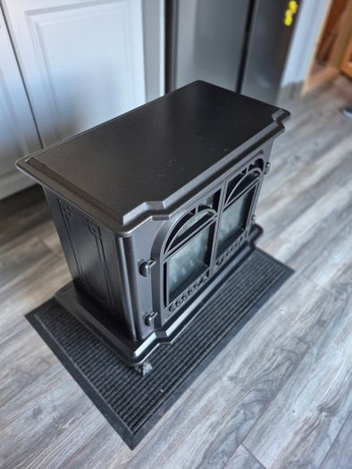 Electric Fire .. Free Standing.