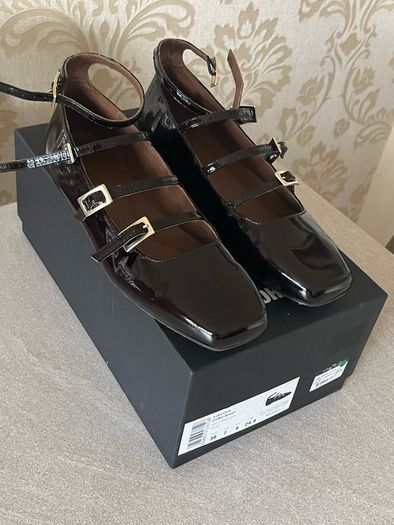 Alohas shoes size 38 /5 . New