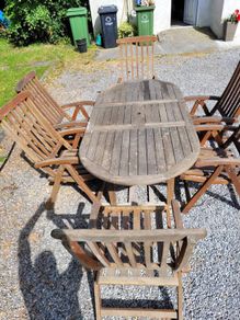 Teak Garden extending table and 6 reclining chairs