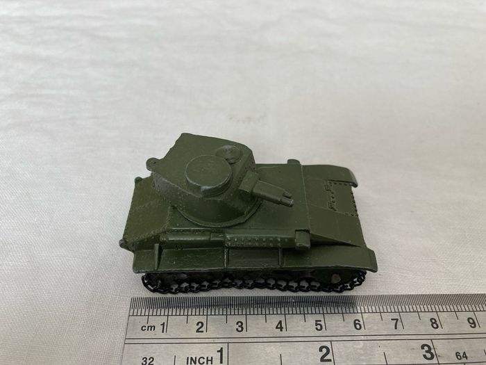 Dinky 152a. Light tank. 1937/41. Chain tracks. Rare