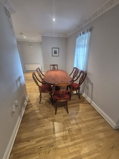 Table & Chairs