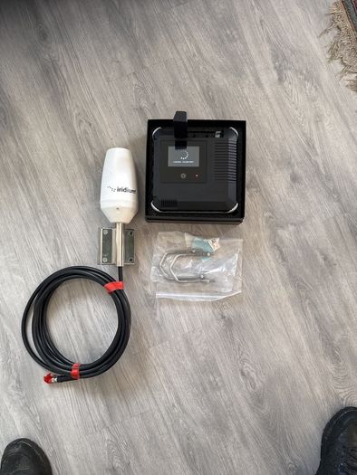 Iridium Go! exec 9765 satellite communicator, External antenna kit, WiFi