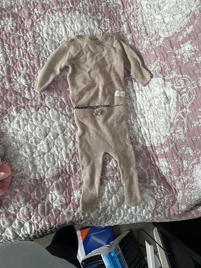 Baby girl wardrobe outfits 0-3 m snow onesies babygrows vests tops dresses hats blankie