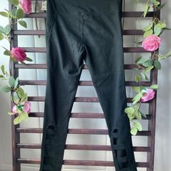 bottoms nwt Victoria secrets pink black yoga bottoms with cut out detail small