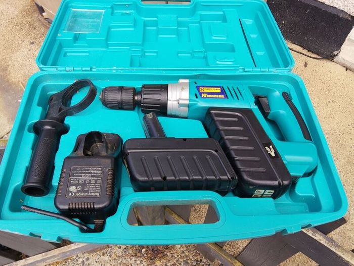 Battery drillfor parts or repair
