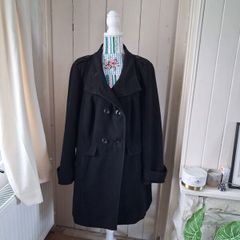 M + S Black Coat