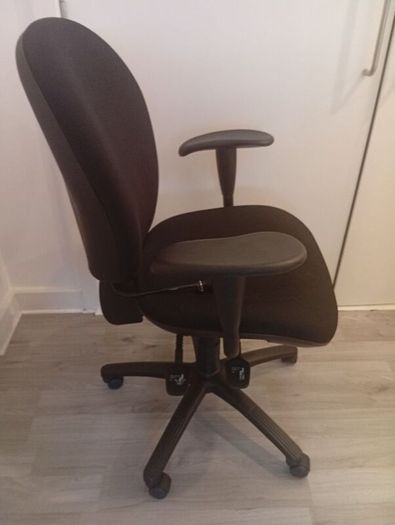 Professional Quality Expensive Computer Office Adjustable Swivel chair 8months old