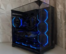 High End Gaming PC | RX 9070 XT 16gb / Ryzen 9800x3d / 32GB DDR5 CL30