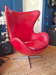 Arne Jacobsen replica egg chair in red