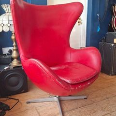 Arne Jacobsen replica egg chair in red