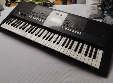 Yamaha PSR-E423 Keyboard