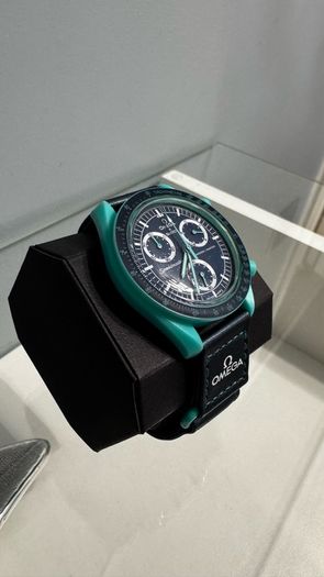 Swatch Moonswatch Mission to Earth Polar Lights