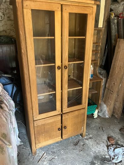 Solid OAK display cabinet.OAK shelves