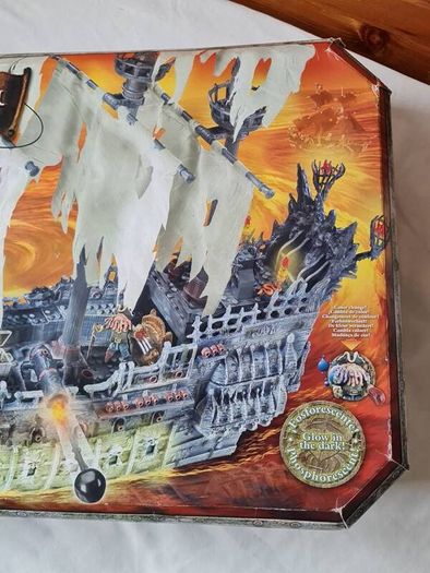 Vintage 2006 mega blocks pirates of the Caribbean At world end 1067 Flying Dutchman Brand new sealed