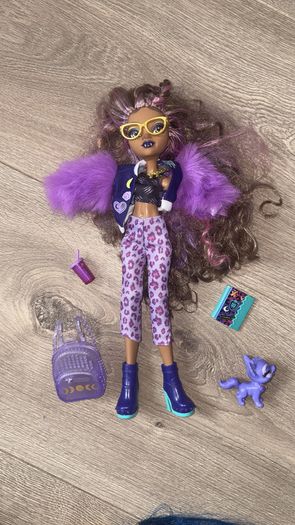Monster high house with 5 dolls and all accessories