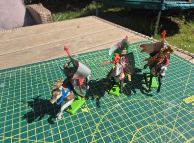 toy soldiers
