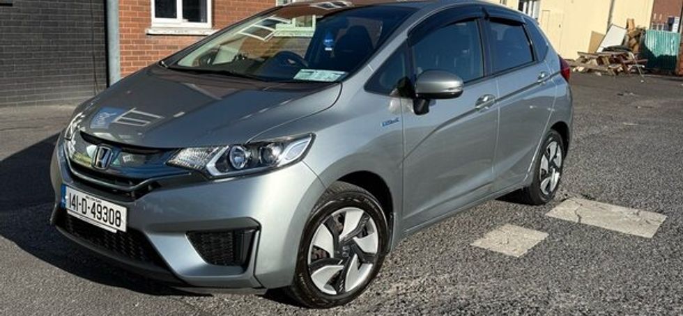 2014 Honda Fit 1.5 Hybrid Automatic 100k 02/27