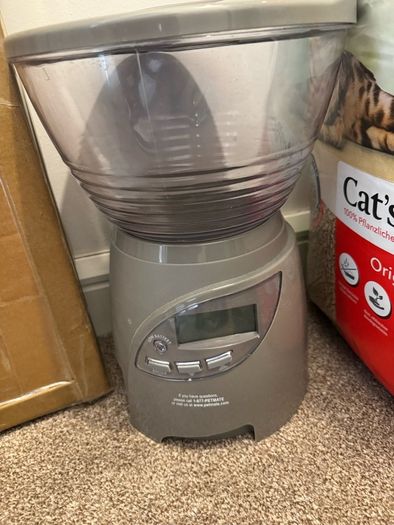 Cat Auto Feeder
