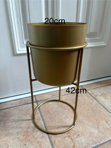 Gold pot holder