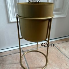 Gold pot holder