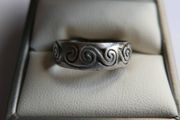 Vintage 925 Sterling Silver Celtic spiral band Ring size Q - 5.0g