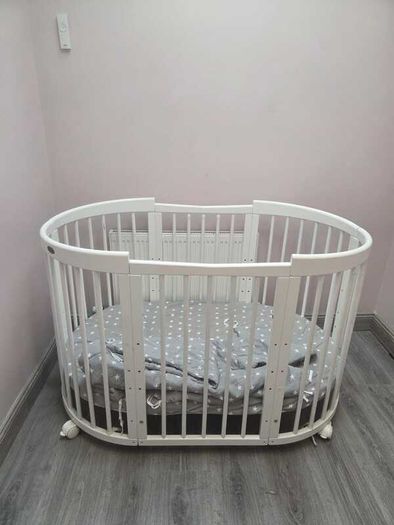 Comfort Baby oval cot with mattress and bedding
