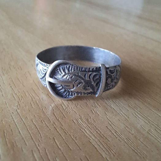 Silver buckle band ring size Y