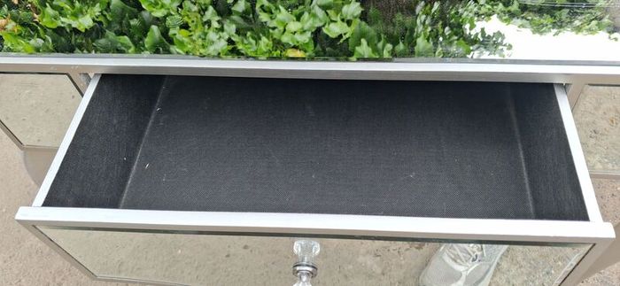 Vanity mirror dressing table