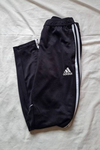 2017 adidas bottoms Size small black Zip pockets In excellent condition