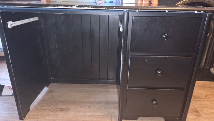 Computer desk