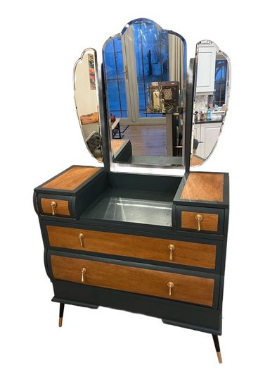 A Striking, Bespoke Bathroom Vanity