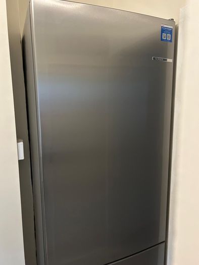 Bosch Free-standing Fridge Freezer New