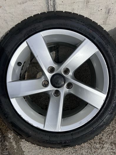 Genuine Volkswagen 16" Alloy Wheels - Like New Tyres