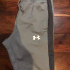 Under Armour mens track bottoms size L